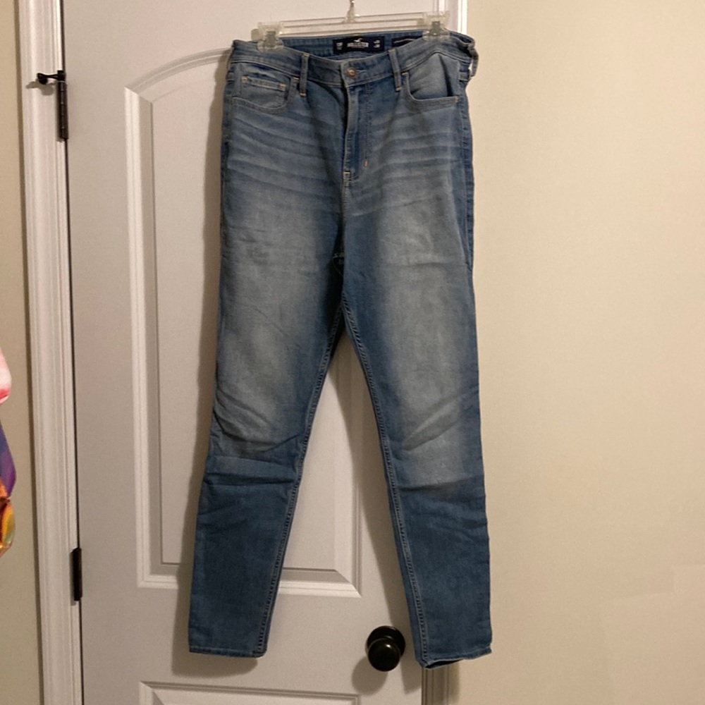 COPY - Hollister High-Rise 13 Regular Jeans